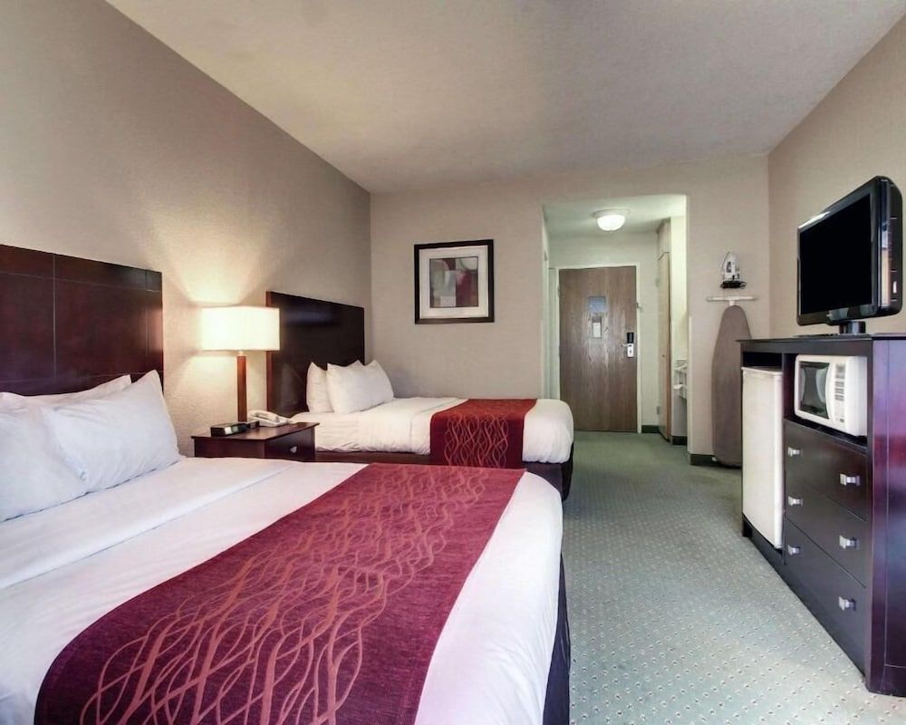 Columbia Inn & Suites 1