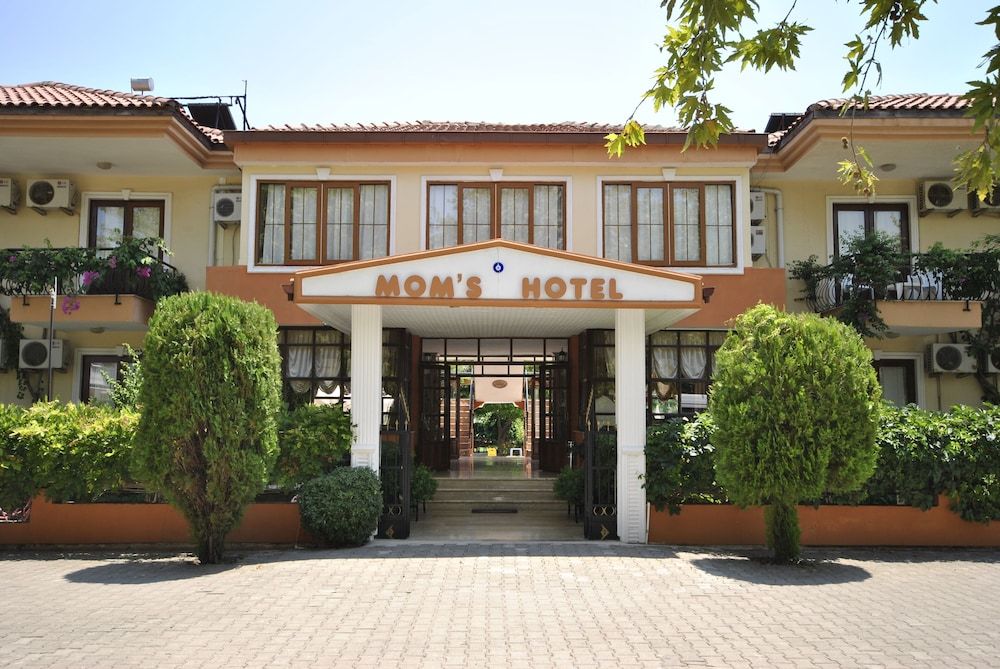 MG Moms Hotel 1