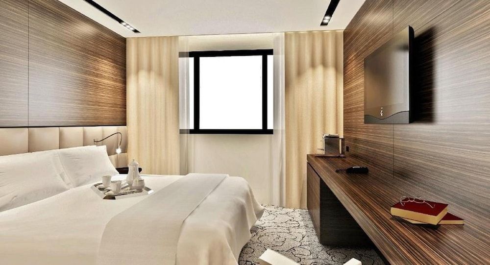 Howard Hotel Paris Orly Airport 1