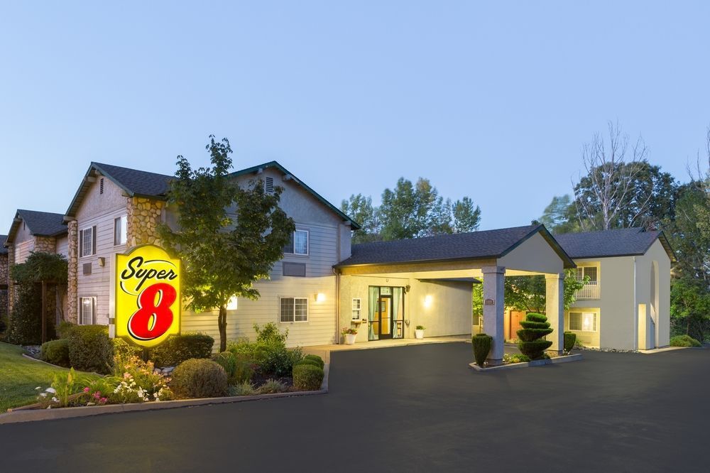Creekside Inn & Suites 1