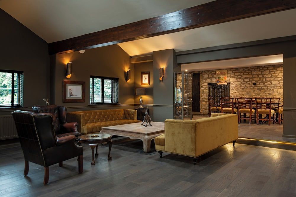 Pettifers Freehouse Hotel 2