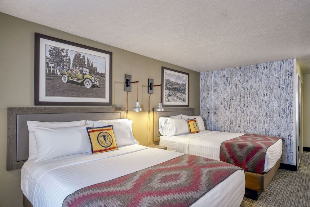 Yellowstone Park Hotel 1