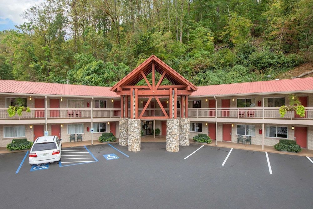 Econo Lodge Cherokee Near Island Park 1
