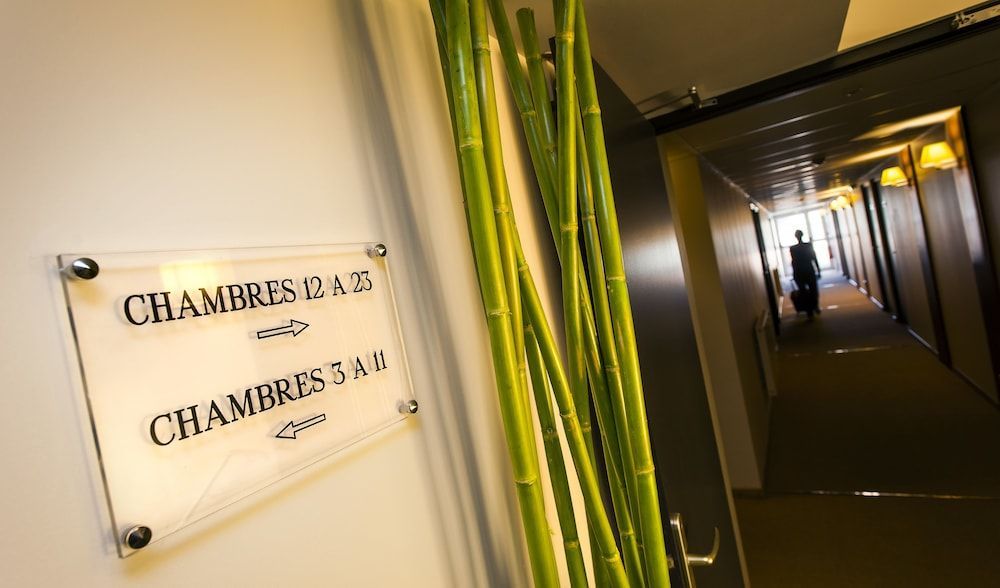 Logis Hôtel Restaurant Les 2 Rives - A75, en bordure de rivière 2