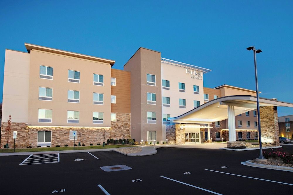 Fairfield Inn & Suites by Marriott Dayton North 1