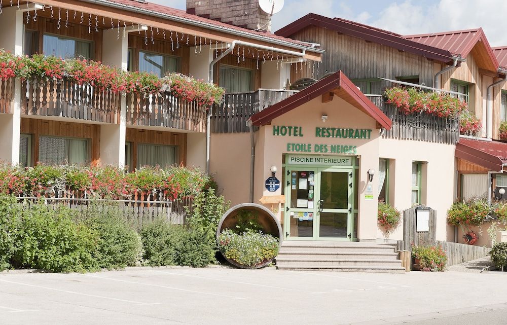 Hôtel Restaurant Etoile des Neiges Piscine Jacuzzi Sauna Massage Salle de Jeux 1