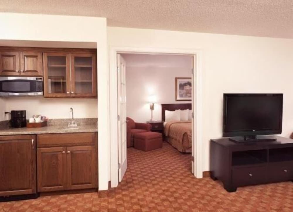 Ann Arbor Regent Hotel and Suites 2