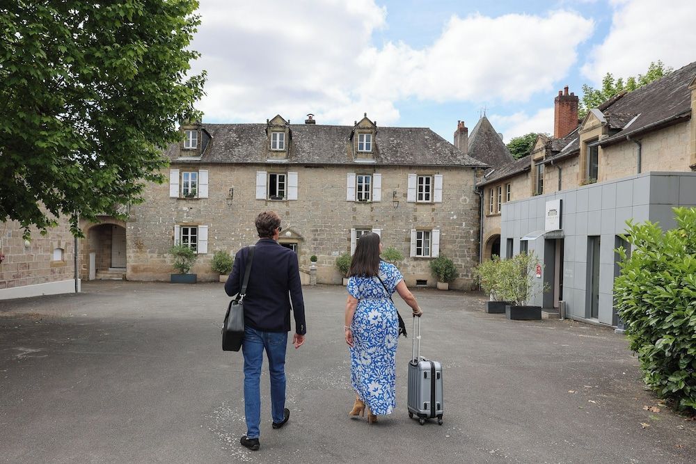 Hôtel Château de Lacan 1