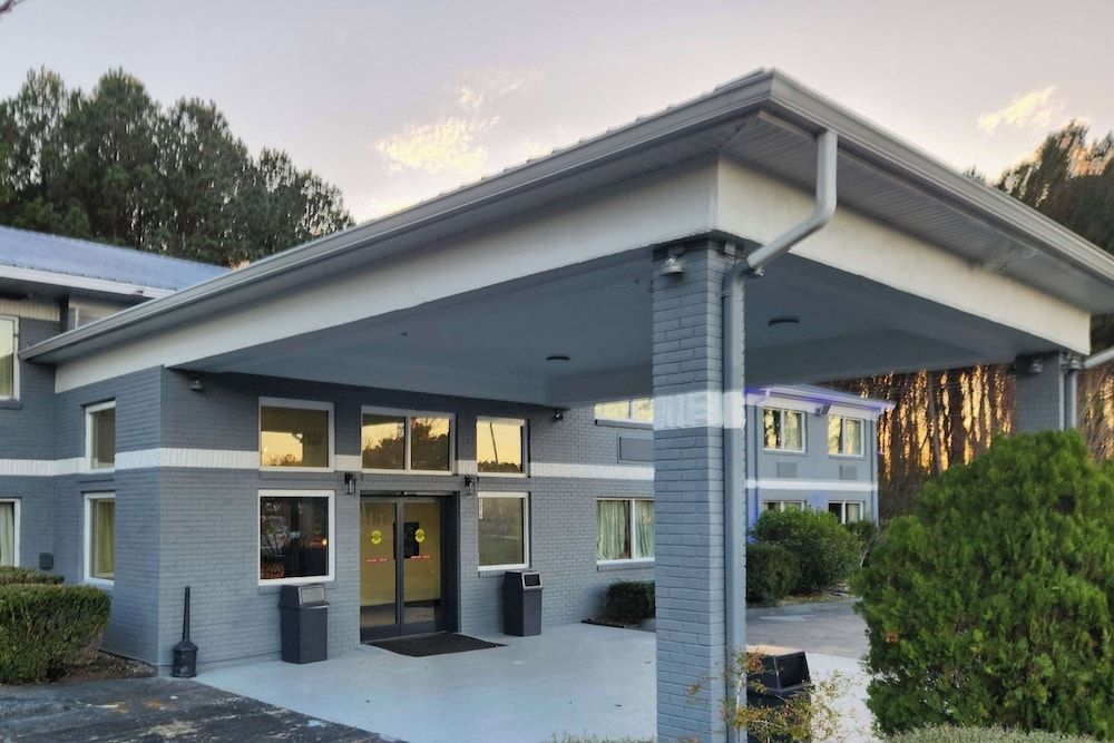 Econo Lodge Inn & Suites Warsaw 1