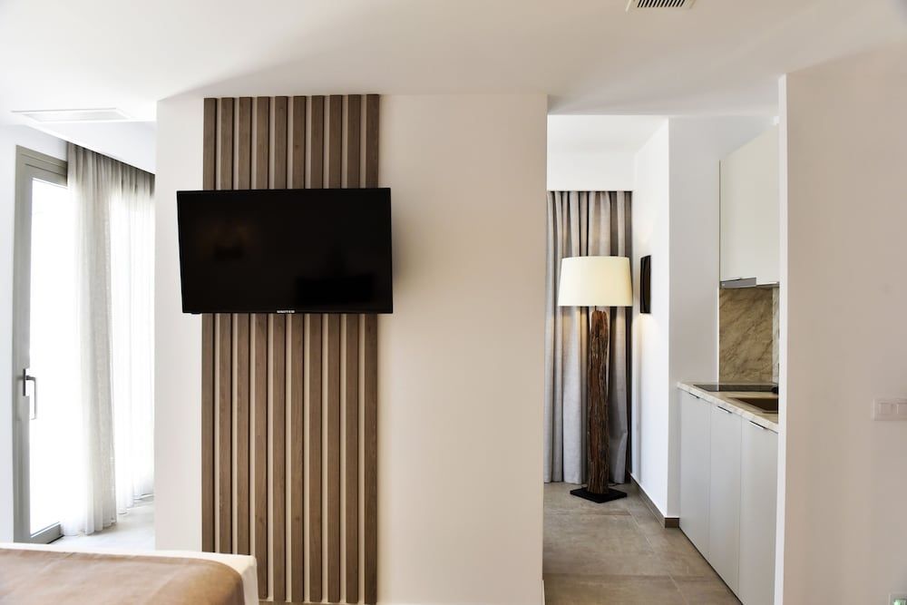 Anais Milos Suites 1
