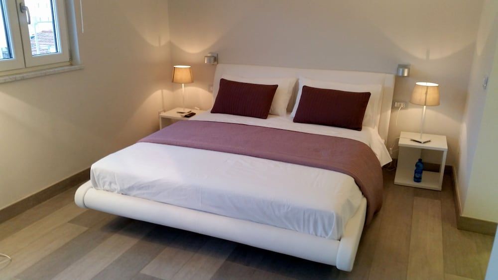 B&B Unique 2