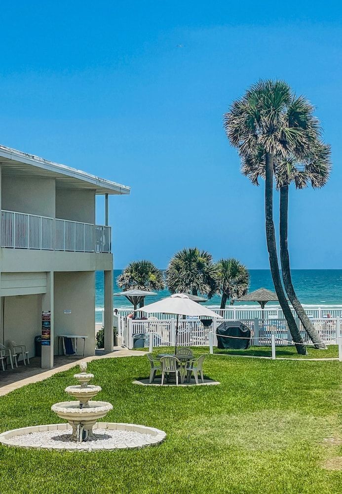 Ocean Court Beachfront Hotel 1