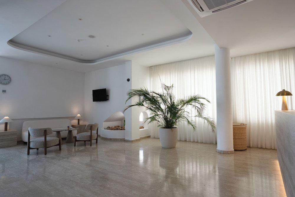 Anonymous Beach Hotel (Adults 16+) 2