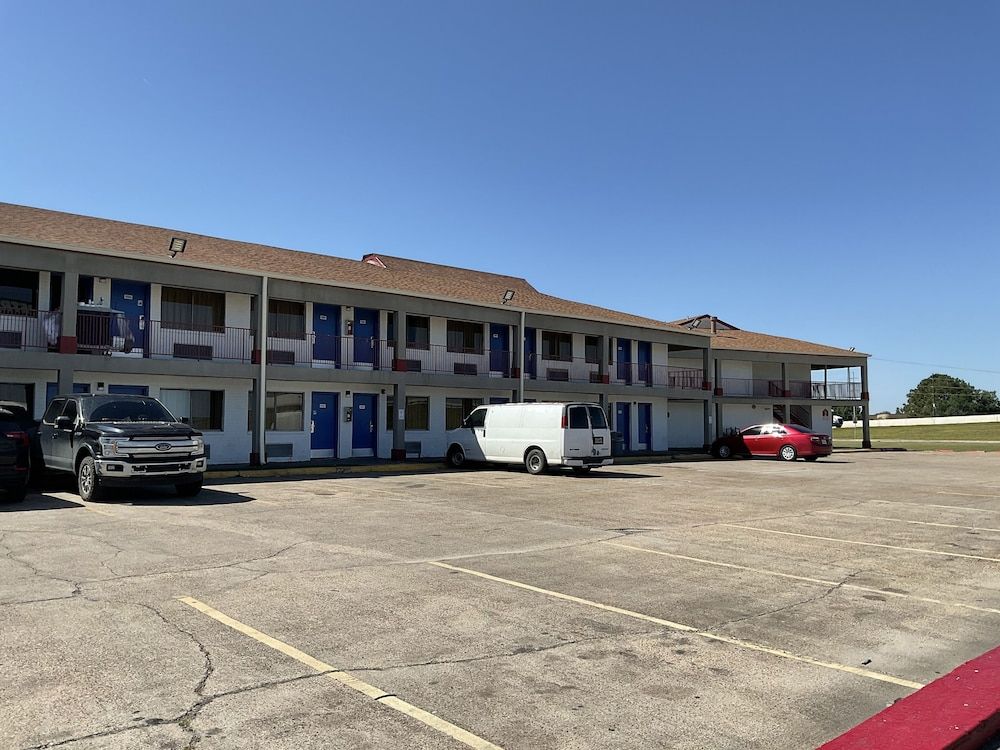 Executive Inn & Suites 1