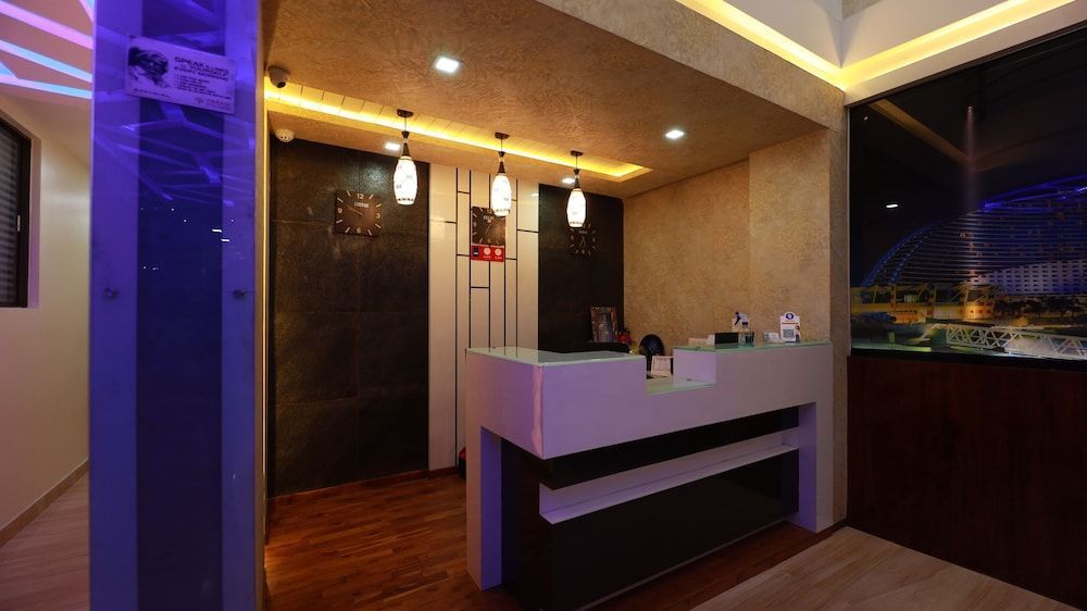 Silver Suite 2
