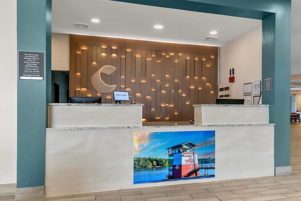 Comfort Inn & Suites 2