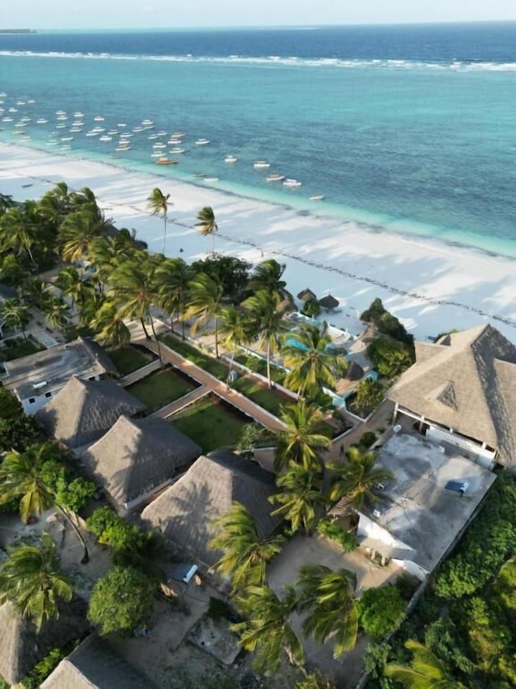 Mambo Beach Villas 1