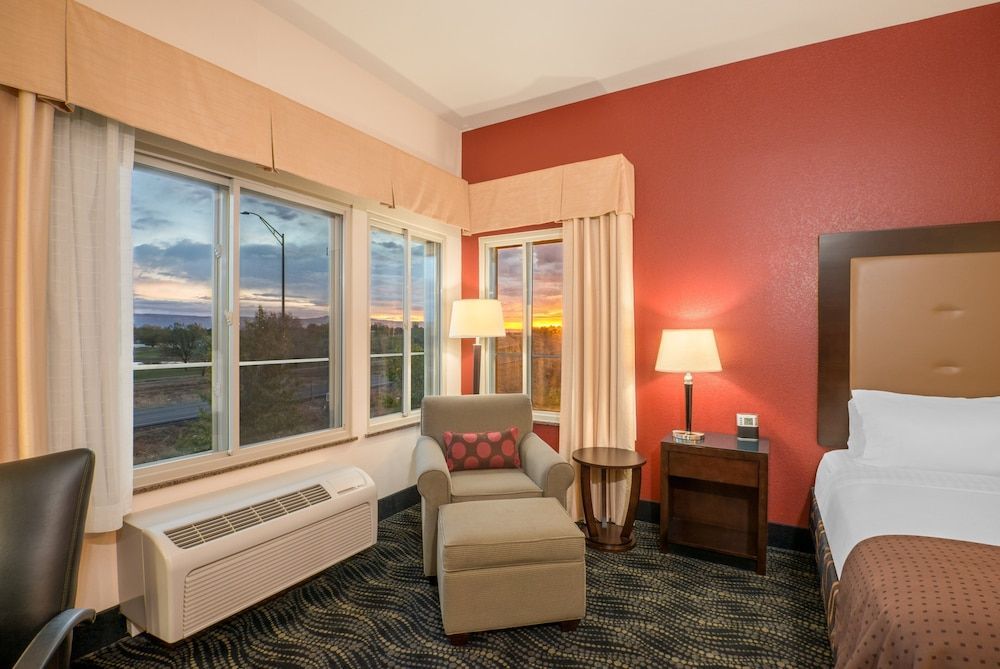 Holiday Inn & Suites GRAND JUNCTION-AIRPORT by IHG 2
