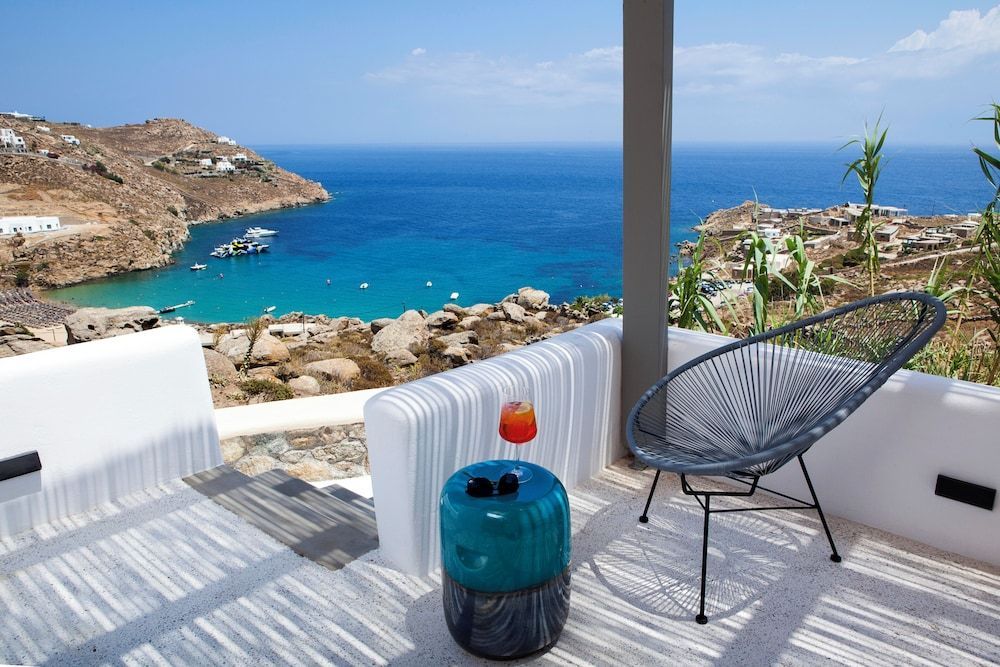 LYO II Boutique Suites Mykonos 1