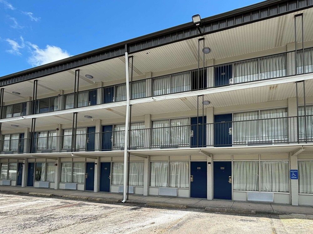 Motel 6 Richmond, KY EKU Campus Area 1