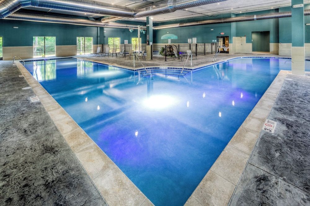Holiday Inn Express & Suites CLEVELAND WEST - WESTLAKE by IHG 1