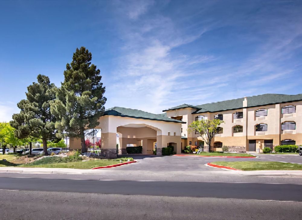 CASH REWARDS INN & SUITES 1