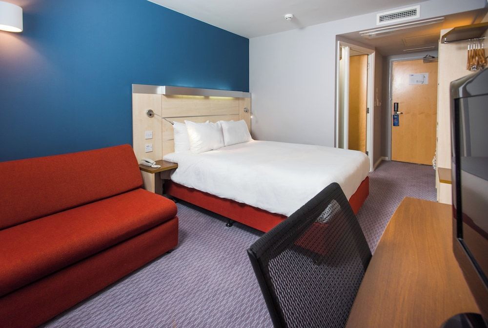 Holiday Inn Express SWINDON CITY CENTRE by IHG 2