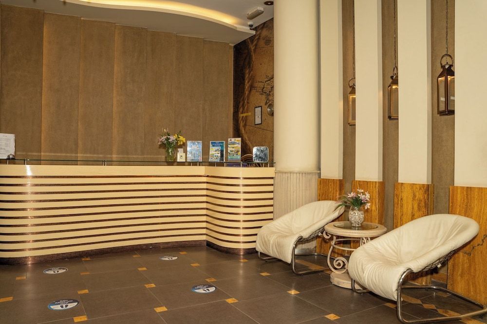 Captain's Hotel 2