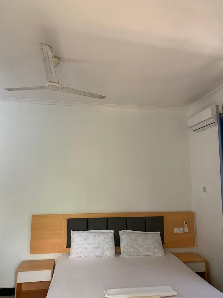 Huasheng Hotel 2