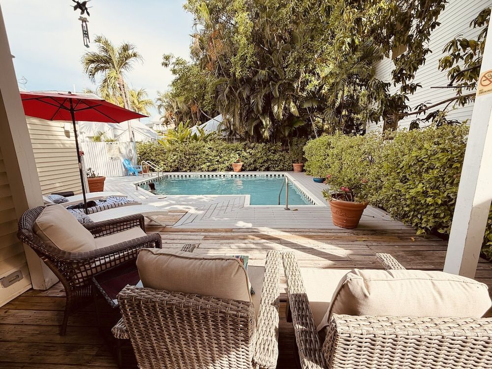 The Independent Inn 1
