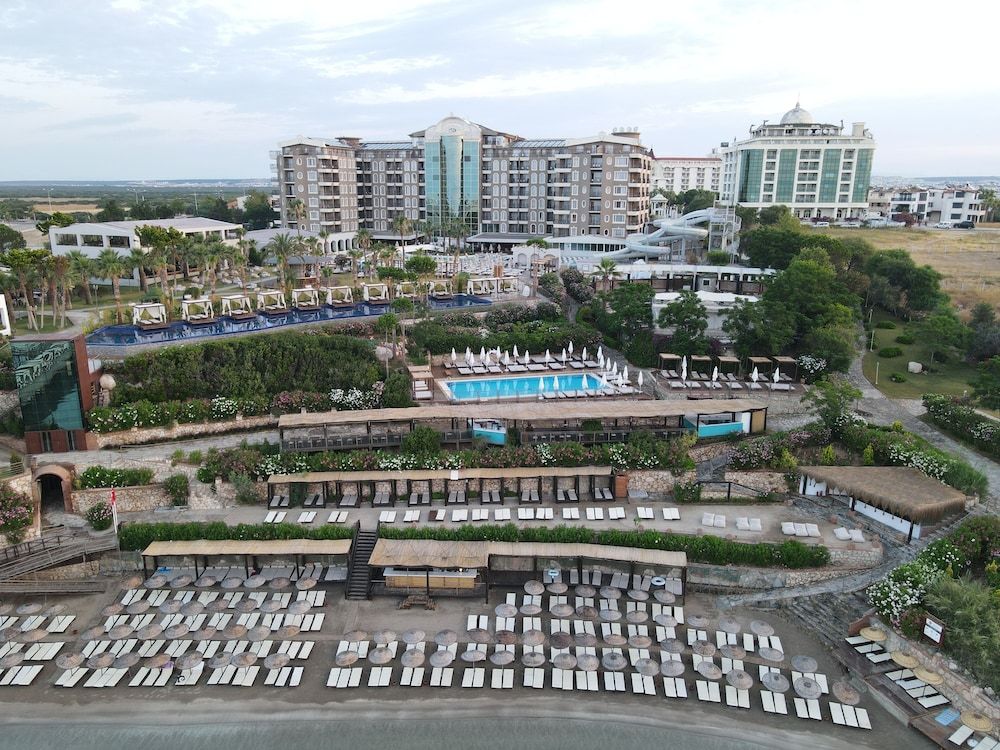 LAUR HOTELS Experience & Elegance 1