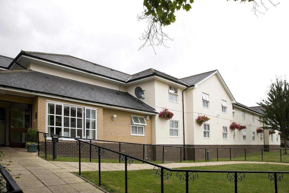 Premier Inn Epsom Central 1