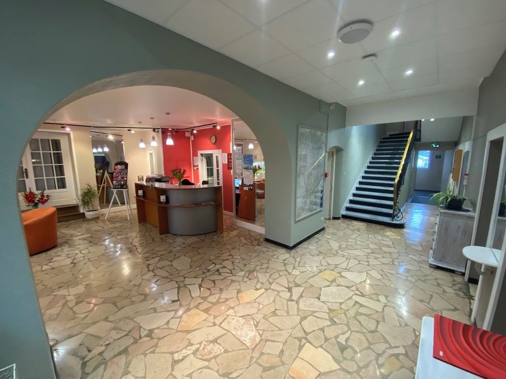 Nouvel Hotel 1
