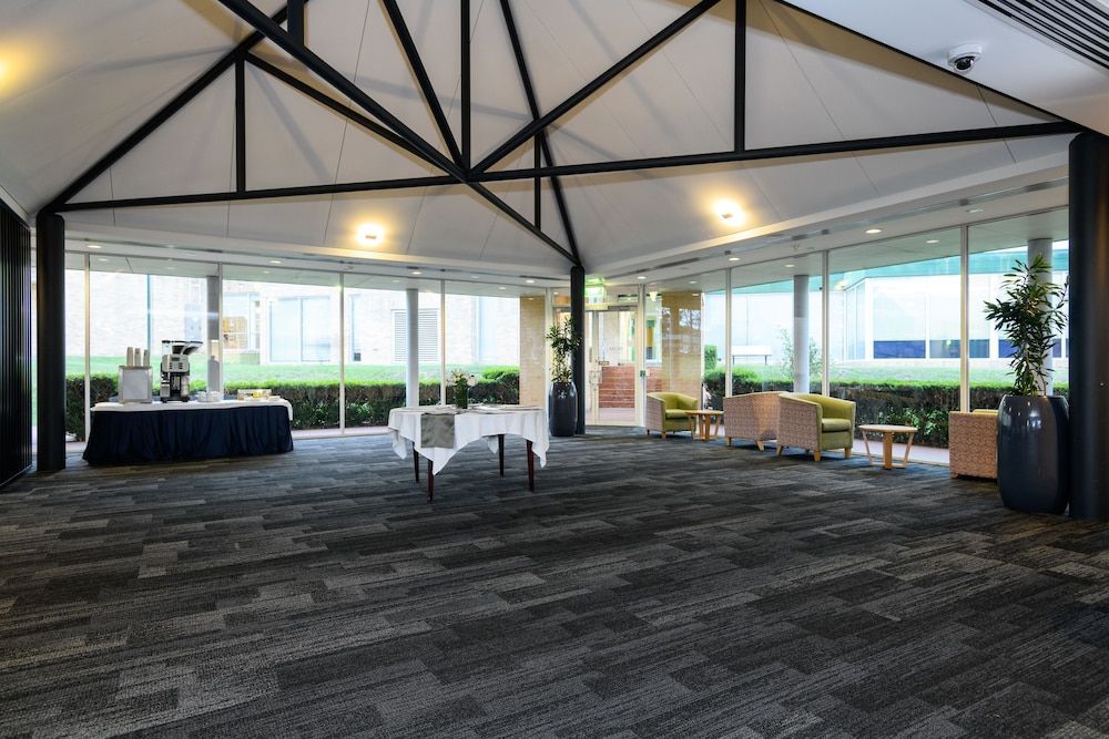Lakeside Hotel and Conference Centre 2