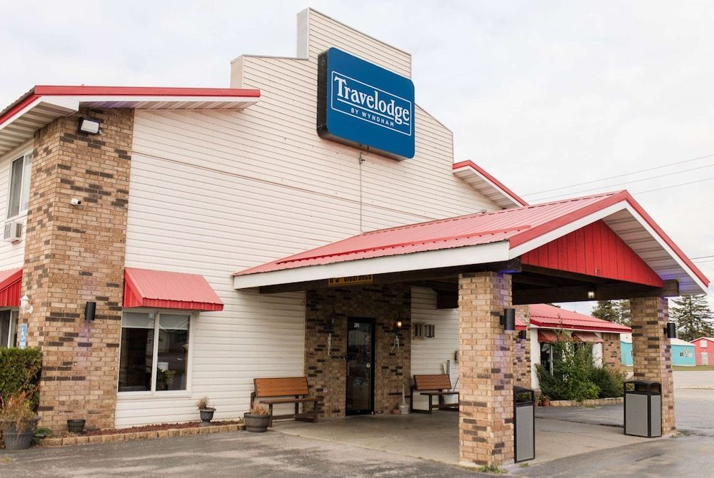 Travelodge by Wyndham Escanaba 1