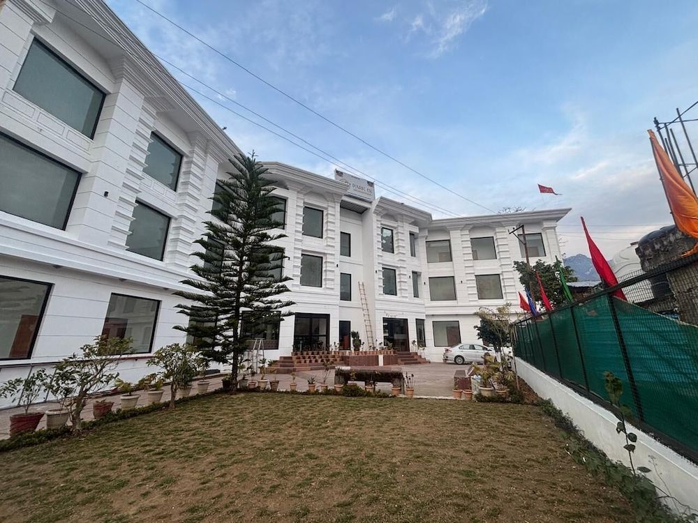 Park In By Jolly Plaza 1