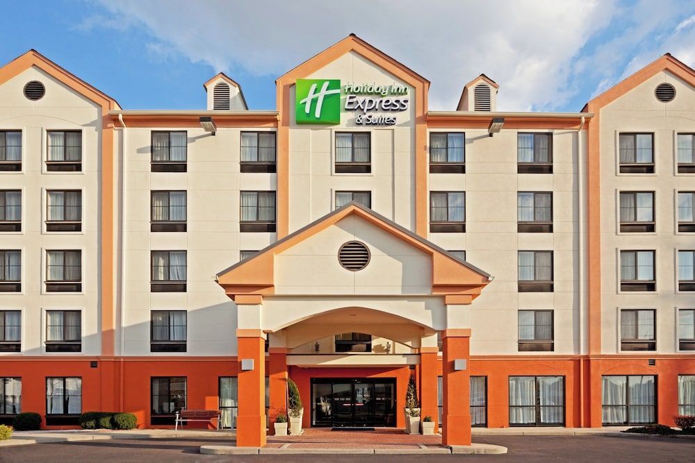 Holiday Inn Express & Suites MEADOWLANDS AREA by IHG 1