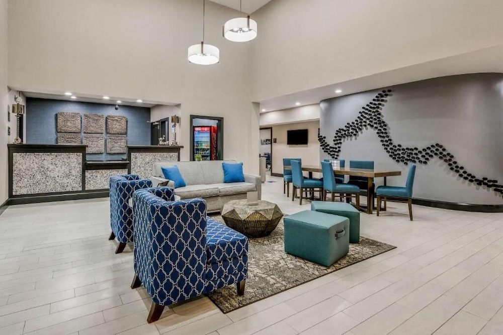 Clarion Pointe 1