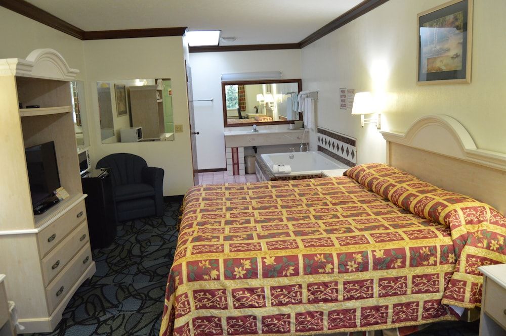 Economy Inn Cuyahoga Falls 1