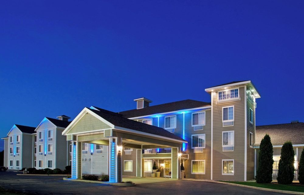 Holiday Inn Express & Suites NEW BUFFALO, MI by IHG 1