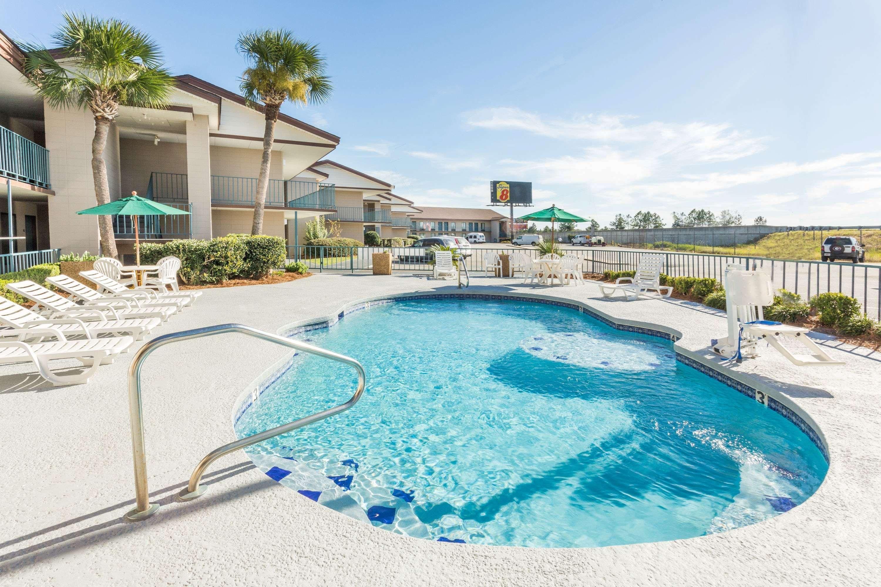 Super 8 by Wyndham Adel 2