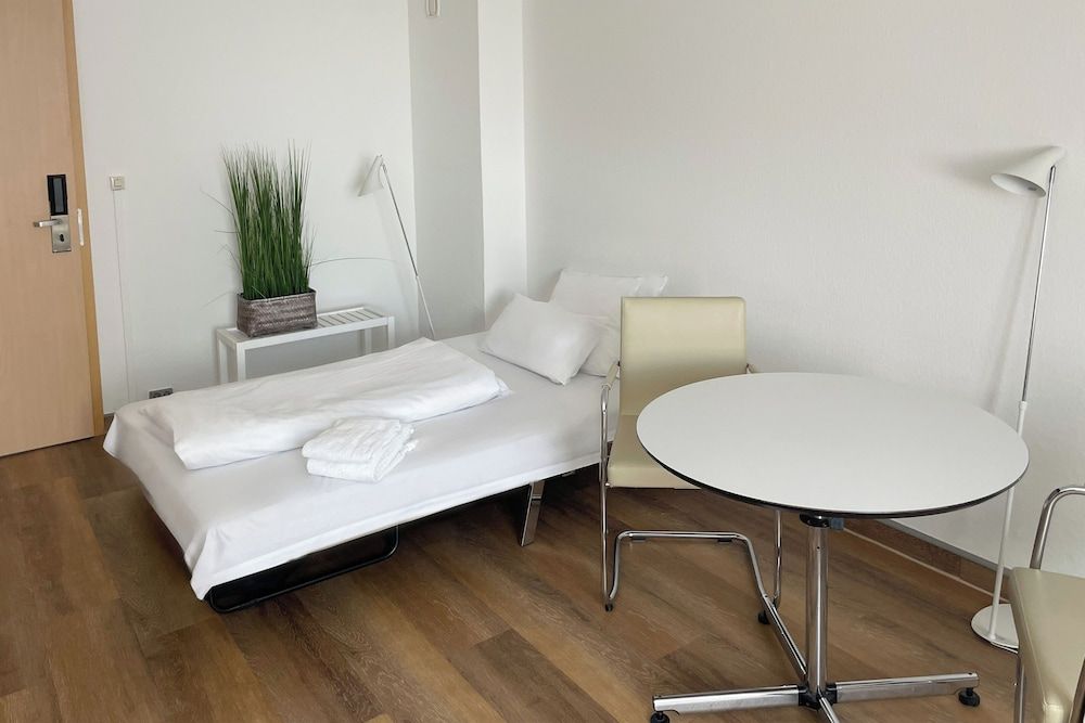 Garner Hotel Erlangen Süd by IHG 2