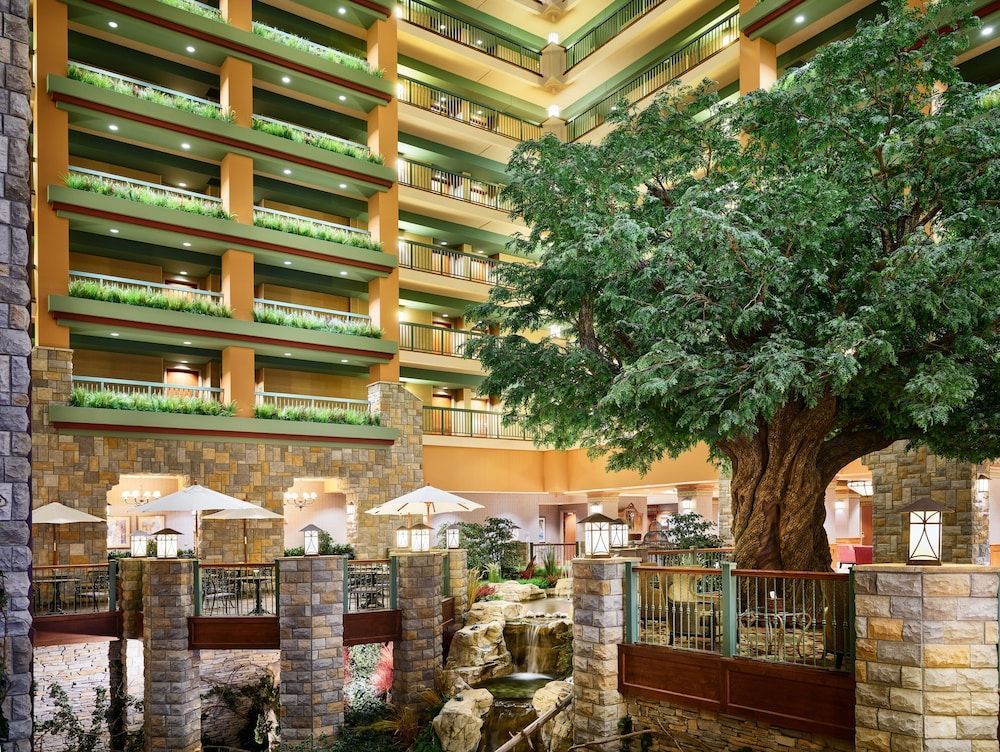 Chateau on the Lake Resort Spa and Convention Center 2