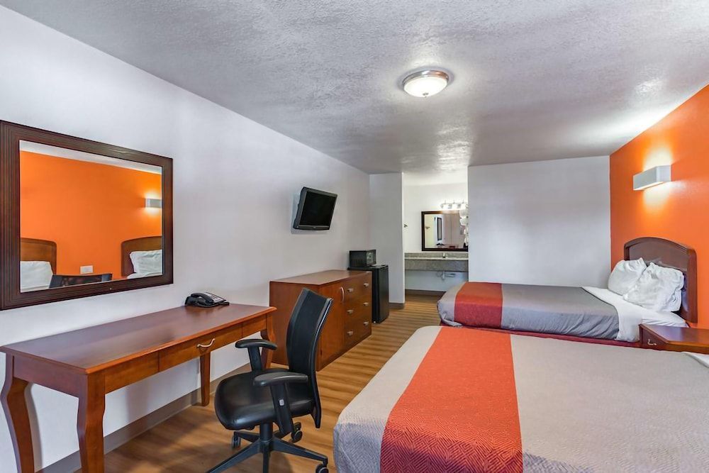 Giddings Executive Inn 2
