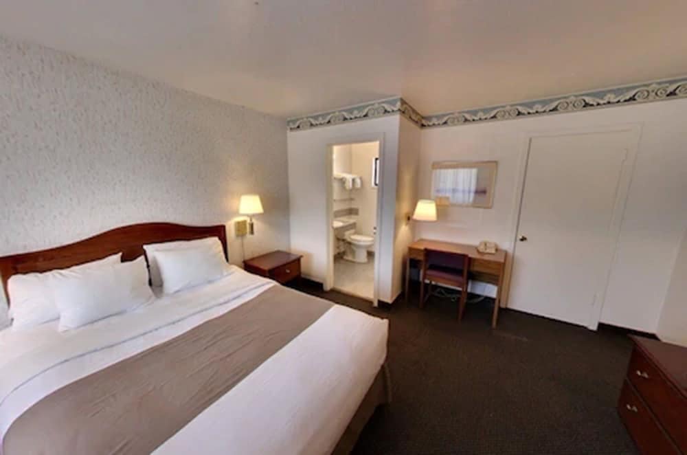 Monterey Fairgrounds Inn 2