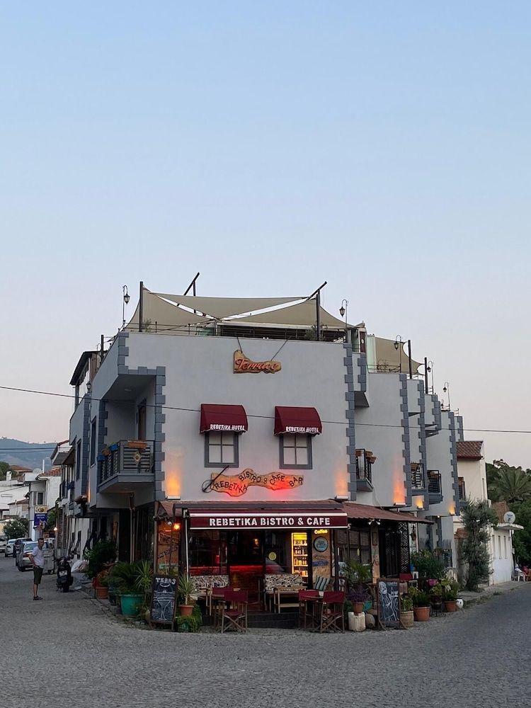 Rebetika Hotel & bistro 1