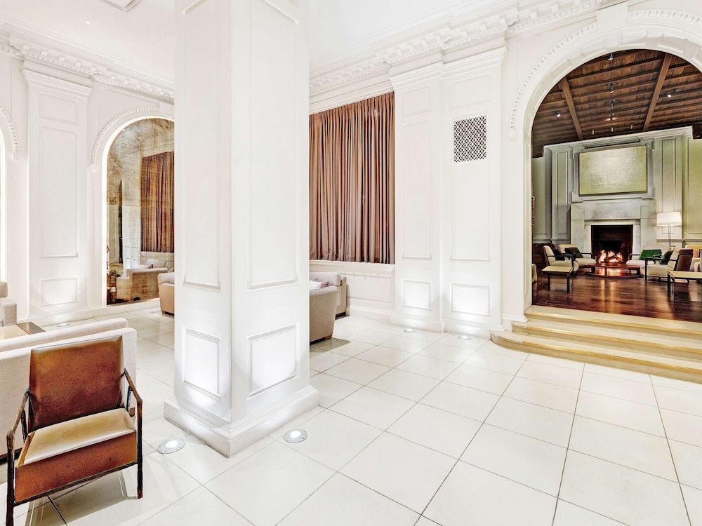 The Chicago Hotel Collection Ambassador Gold Coast 1
