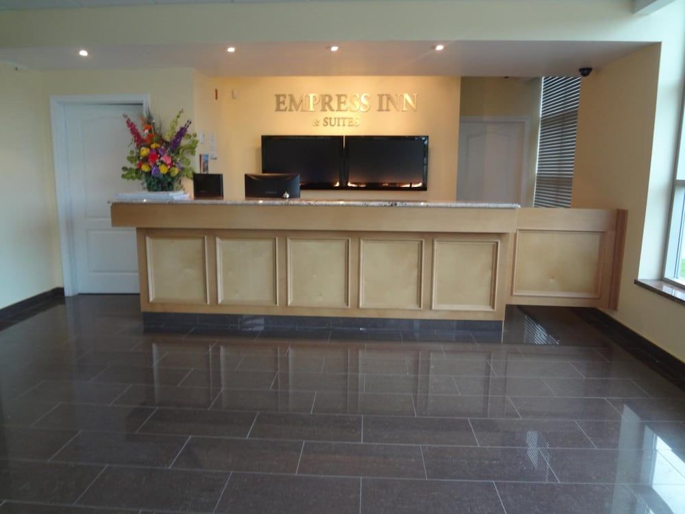 Empress Inn and Suites by the Falls 1