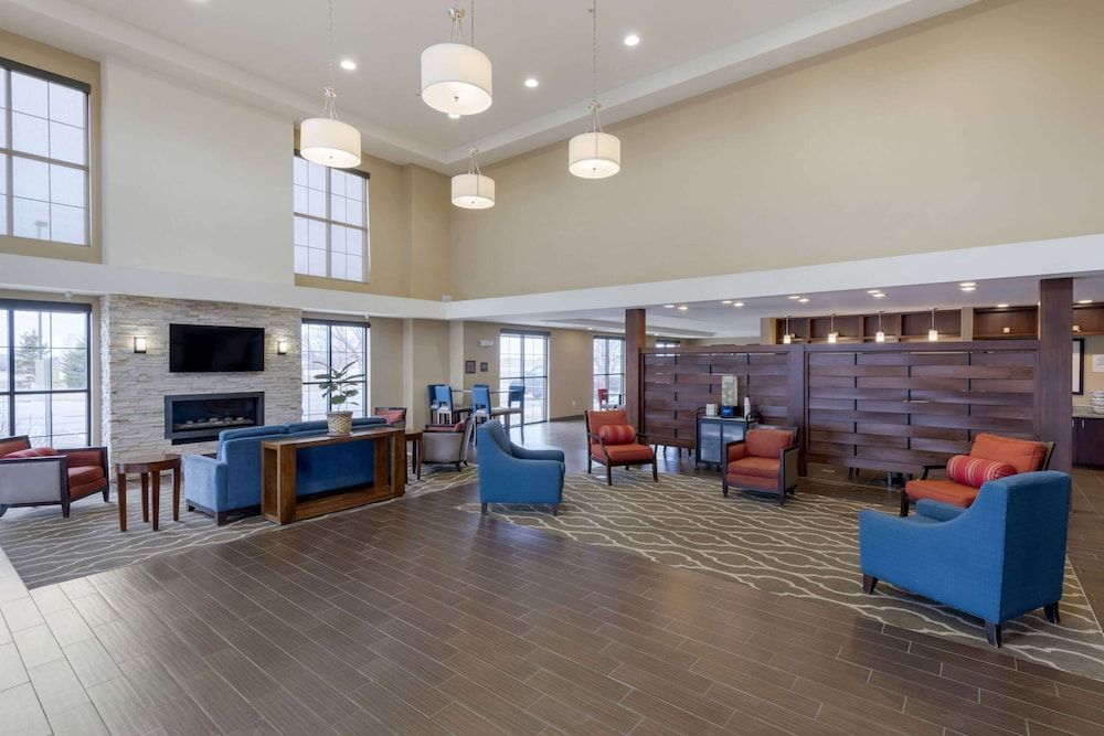 Comfort Suites and Conference Center 2