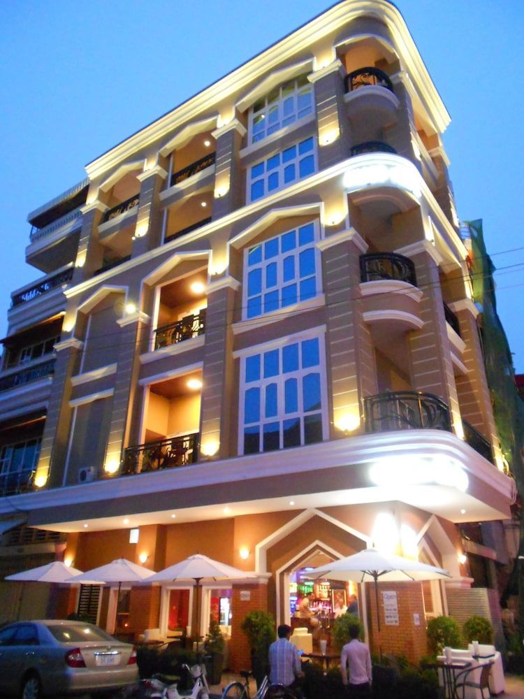Pillar Hotel 1